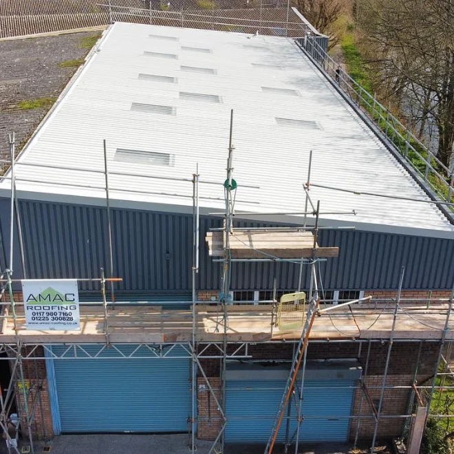 Commercial roofing bath
